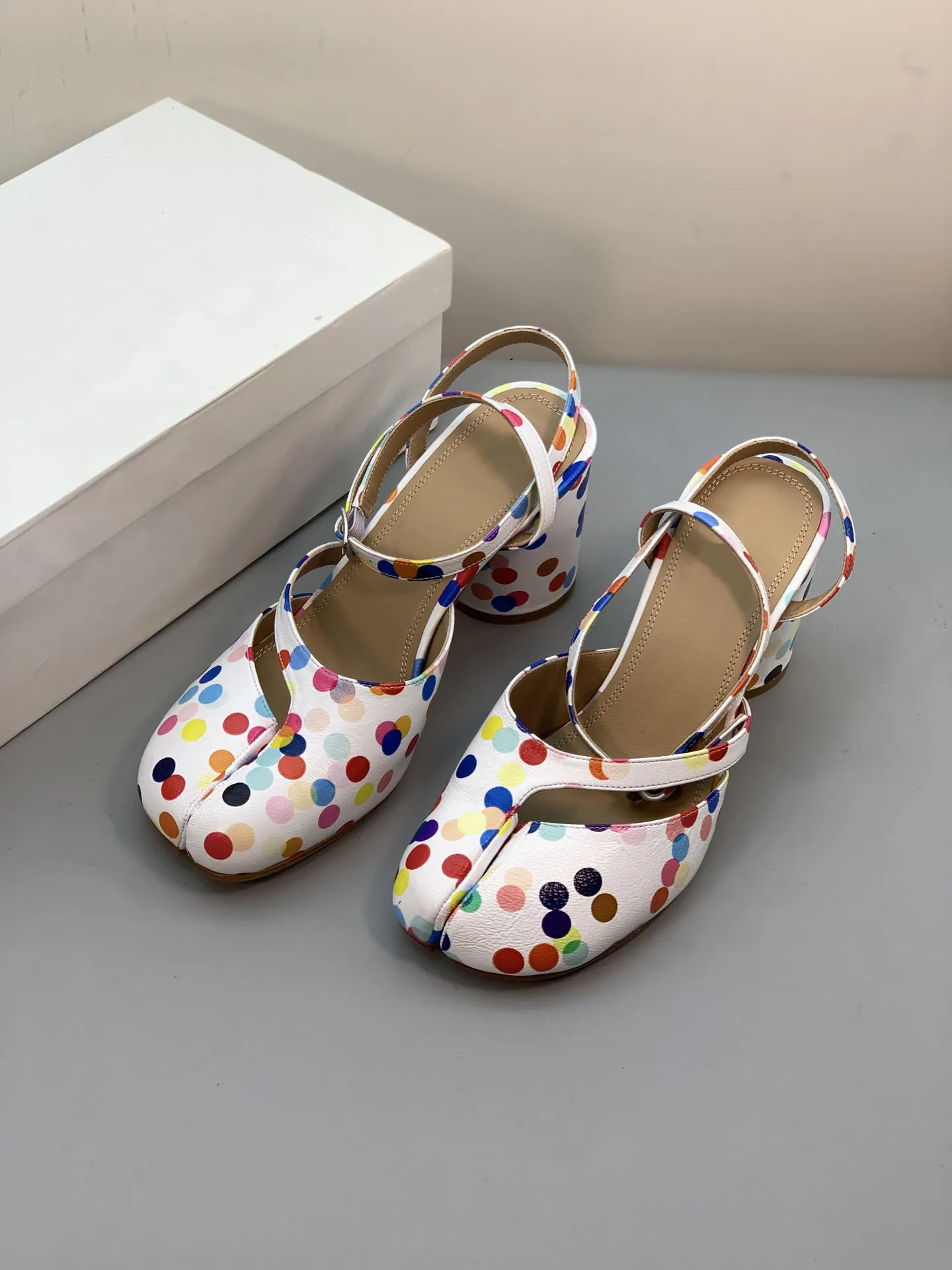 Women's Tabi Ballerina Flats Playful Multi-color Confetti Dot Print Slingback Sandals
Women's Tabi Ballerina Flats Playful Multi-color Confetti Dot Print Slingback Sandals