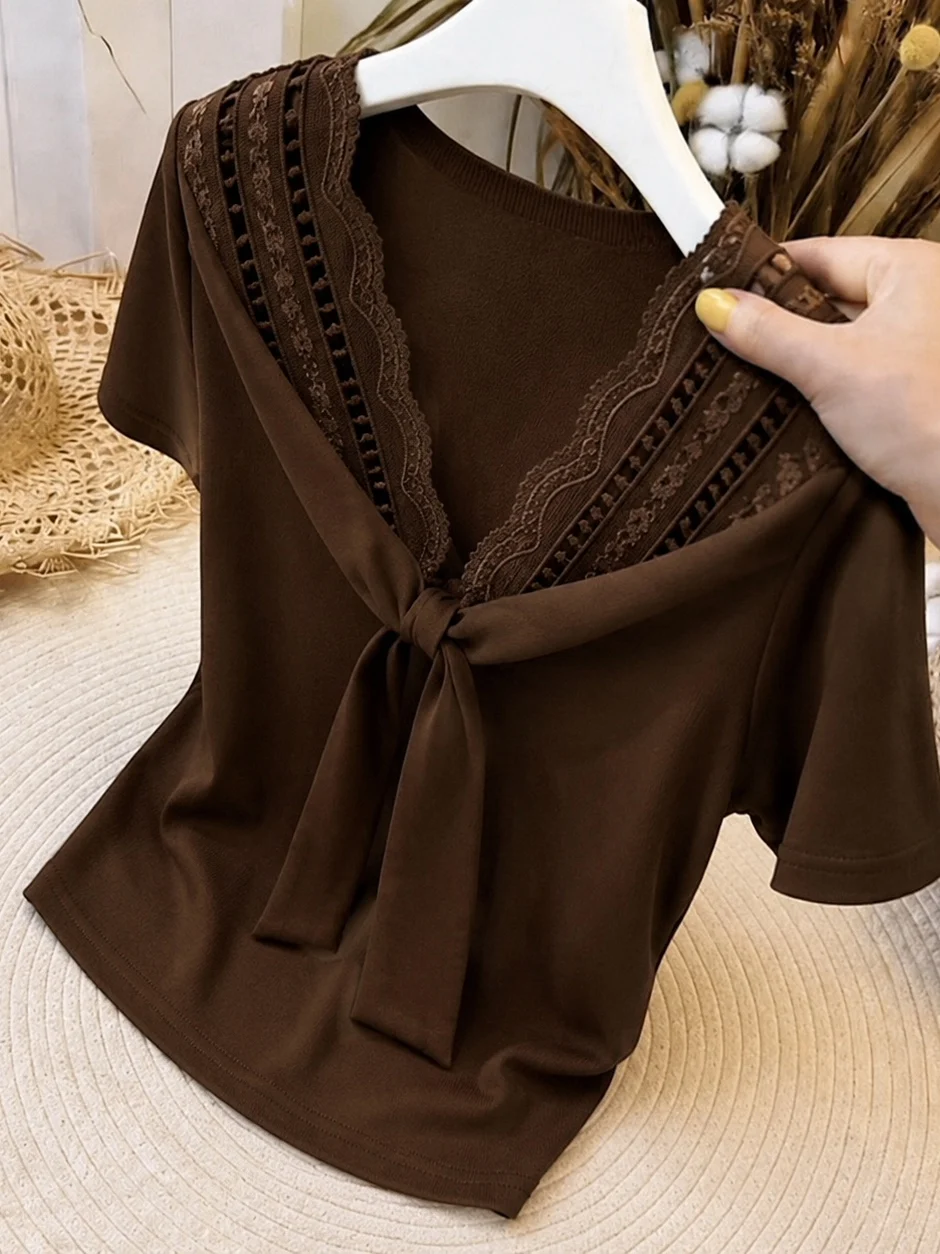 Retro Fashionable Short Sleeve T-Shirt Korean Style V-Neck Lace Trim Versatile Top Summer 2026 Silk Blend Women's Clothing
Retro Fashionable Short Sleeve T-Shirt Korean Style V-Neck Lace Trim Versatile Top Summer 2026 Silk Blend Women's Clothing