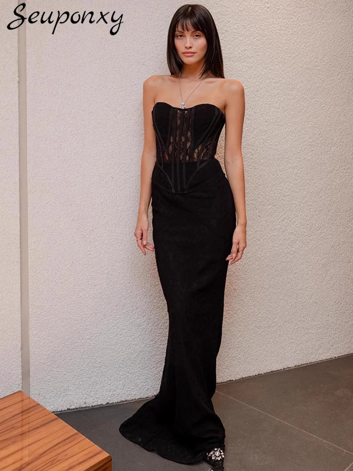 High Quality Women'S Black Lace Patchwork Bandage Set Sexy Sleeveless Top+High Waisted Long Skirt Elegant Party 2 Piece Set
High Quality Women'S Black Lace Patchwork Bandage Set Sexy Sleeveless Top+High Waisted Long Skirt Elegant Party 2 Piece Set