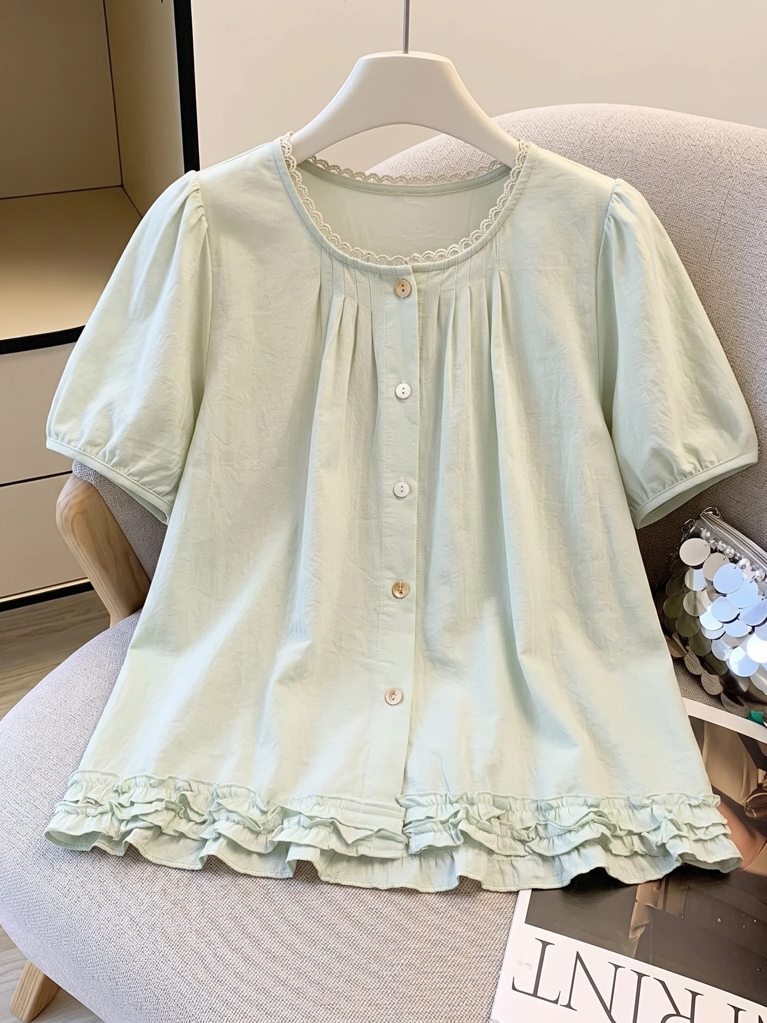 Light Green Wooden Collar Shoulder Women's Shirt Korean Style Commute Loose Fit Short Sleeve round Neck Doll Shirt
Light Green Wooden Collar Shoulder Women's Shirt Korean Style Commute Loose Fit Short Sleeve round Neck Doll Shirt