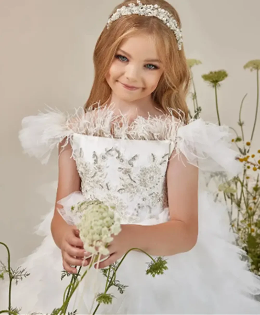 Customized Lvory Flower Girl Dresses For Wedding Tulle Tiered Feather Appliques Gorgeous Kids Quinceanera First Communion Gown
Customized Lvory Flower Girl Dresses For Wedding Tulle Tiered Feather Appliques Gorgeous Kids Quinceanera First Communion Gown