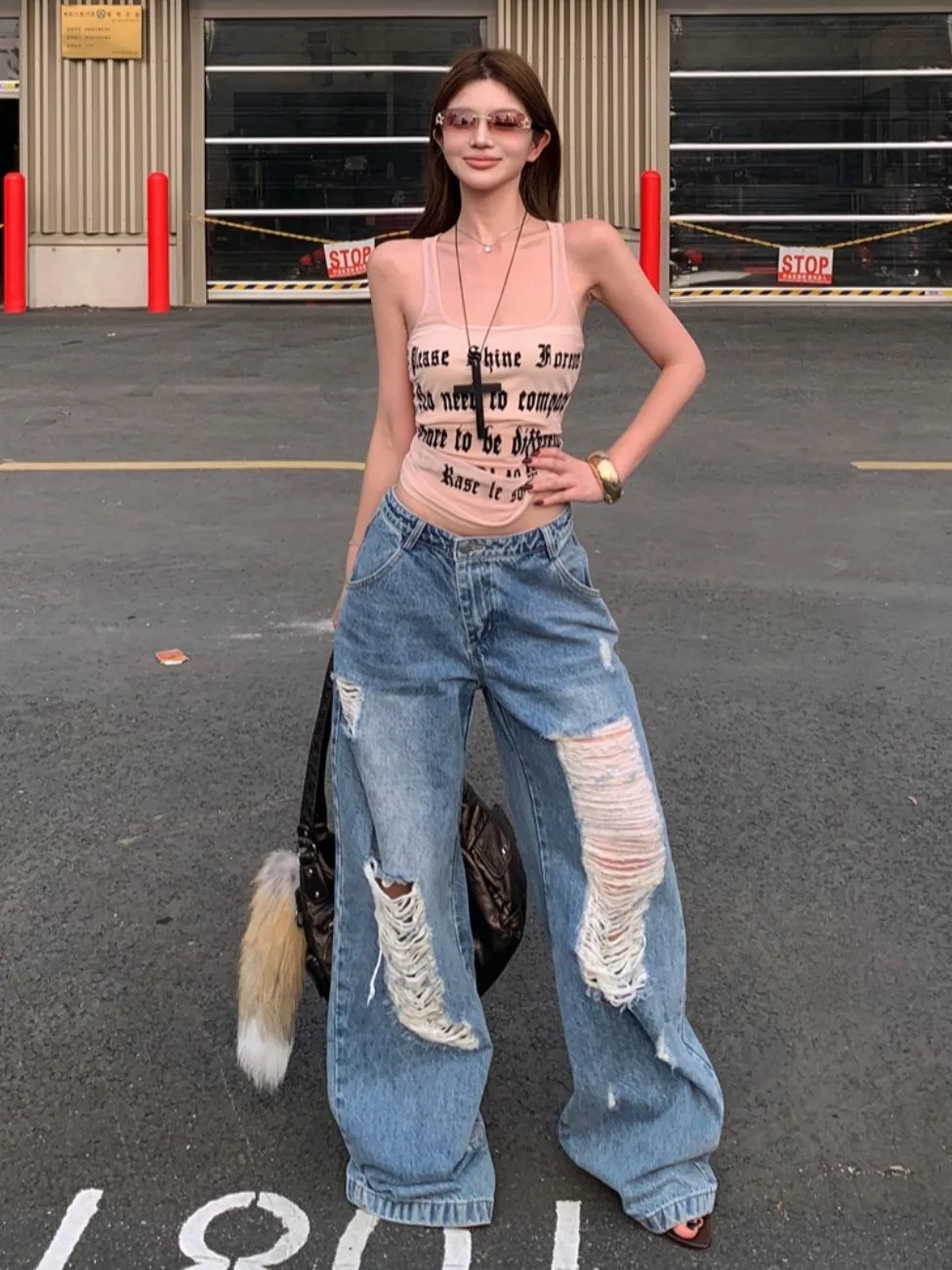 Spicy Girl Letter Print Halter Top And High Waist Jeans Hole Design Slimming Two Piece Set for Women Summer Fashion Outfit
Spicy Girl Letter Print Halter Top And High Waist Jeans Hole Design Slimming Two Piece Set for Women Summer Fashion Outfit