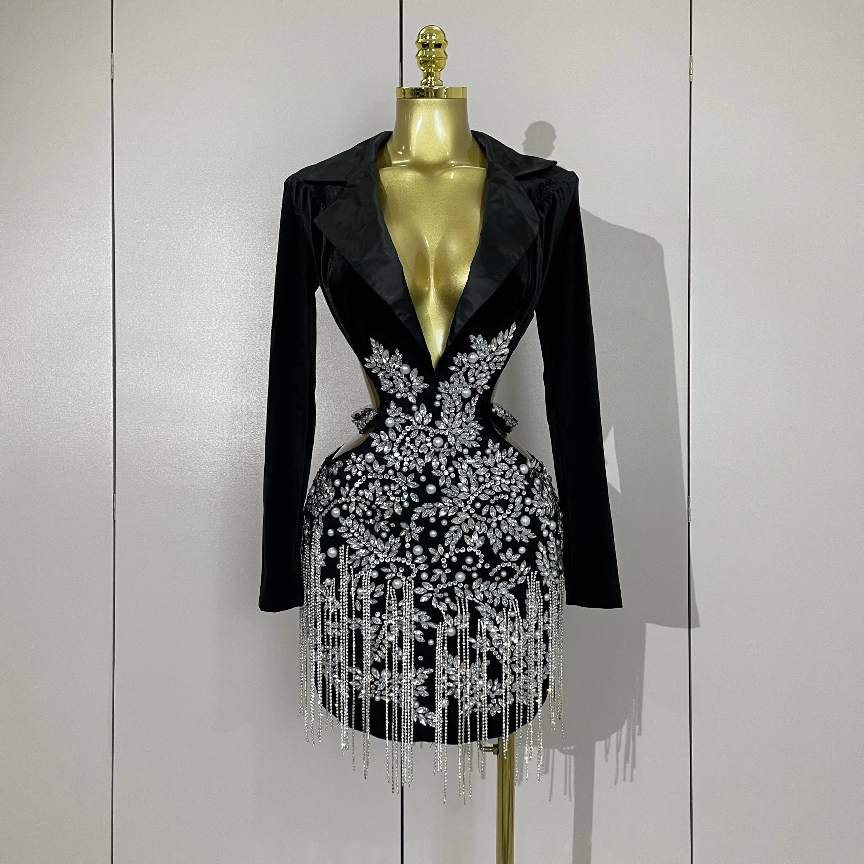 Stock Luxury Diamonds Tassel Sexy Hollow Out Black Mini Dress Woman Evening Celebrate Birthday Party Stage PhotoShoot Costume
Stock Luxury Diamonds Tassel Sexy Hollow Out Black Mini Dress Woman Evening Celebrate Birthday Party Stage PhotoShoot Costume