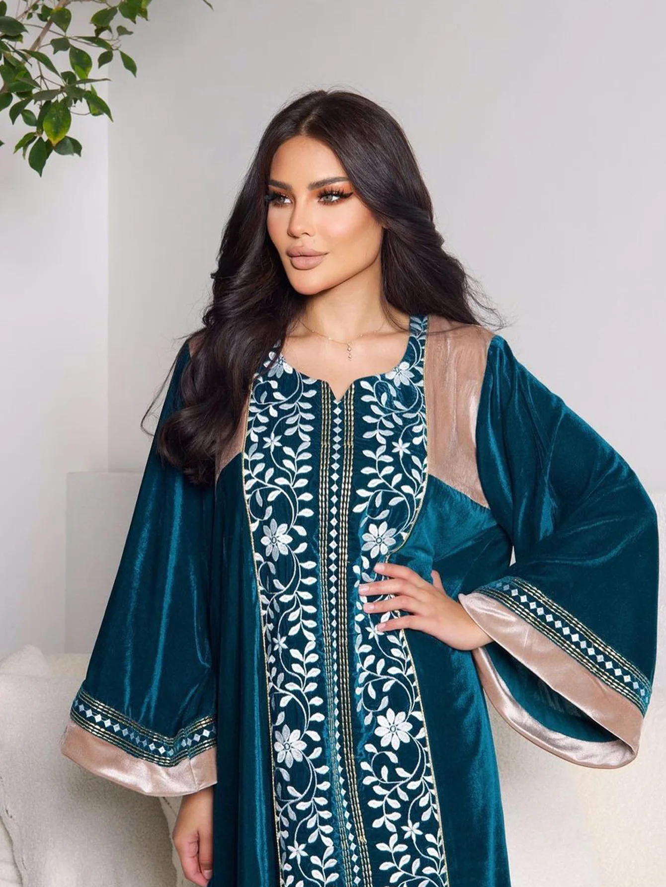 Velvet Kaftan Dubai Abaya Eid Djellaba Women Muslim Maxi Dress Turkey Robe Femme Musulmane Islam Jalabiya Longue Vestidos Caftan
Velvet Kaftan Dubai Abaya Eid Djellaba Women Muslim Maxi Dress Turkey Robe Femme Musulmane Islam Jalabiya Longue Vestidos Caftan
