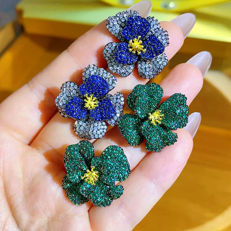 European and American Court Retro Zircon Inlaid Exaggerated Flower Stud Earrings Light Luxury Elegant Simple Emerald Earring
European and American Court Retro Zircon Inlaid Exaggerated Flower Stud Earrings Light Luxury Elegant Simple Emerald Earring