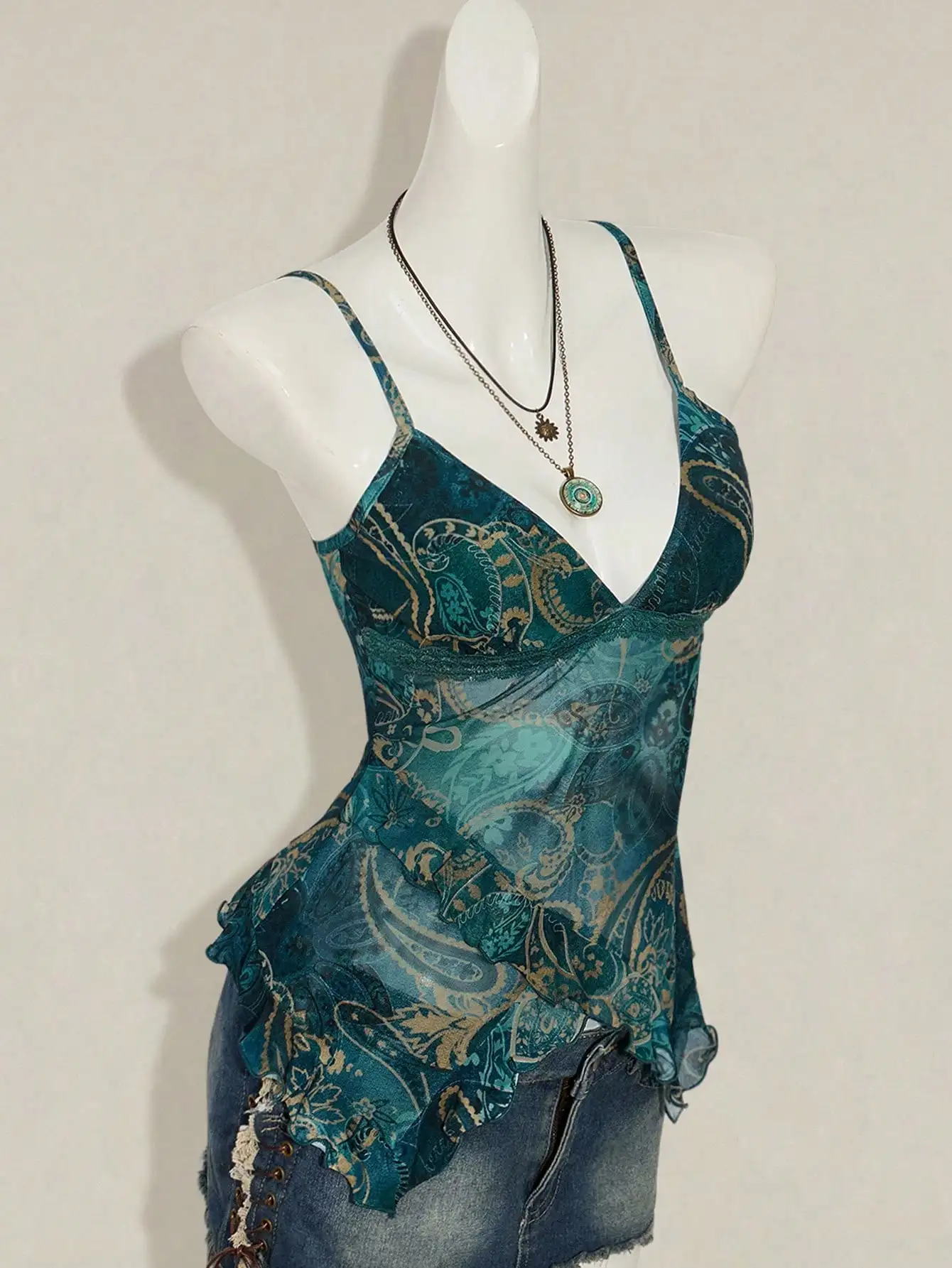 Boho Paisley Print Camisole with Ruffled Hem & Thin Straps for Summer Outfits
Boho Paisley Print Camisole with Ruffled Hem & Thin Straps for Summer Outfits