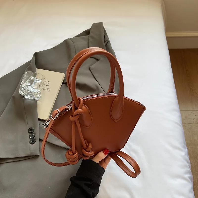 Fashionable Woman 2025 Simple and retro small handbag Summer new hand-held cross-body basket bucket bag
Fashionable Woman 2025 Simple and retro small handbag Summer new hand-held cross-body basket bucket bag