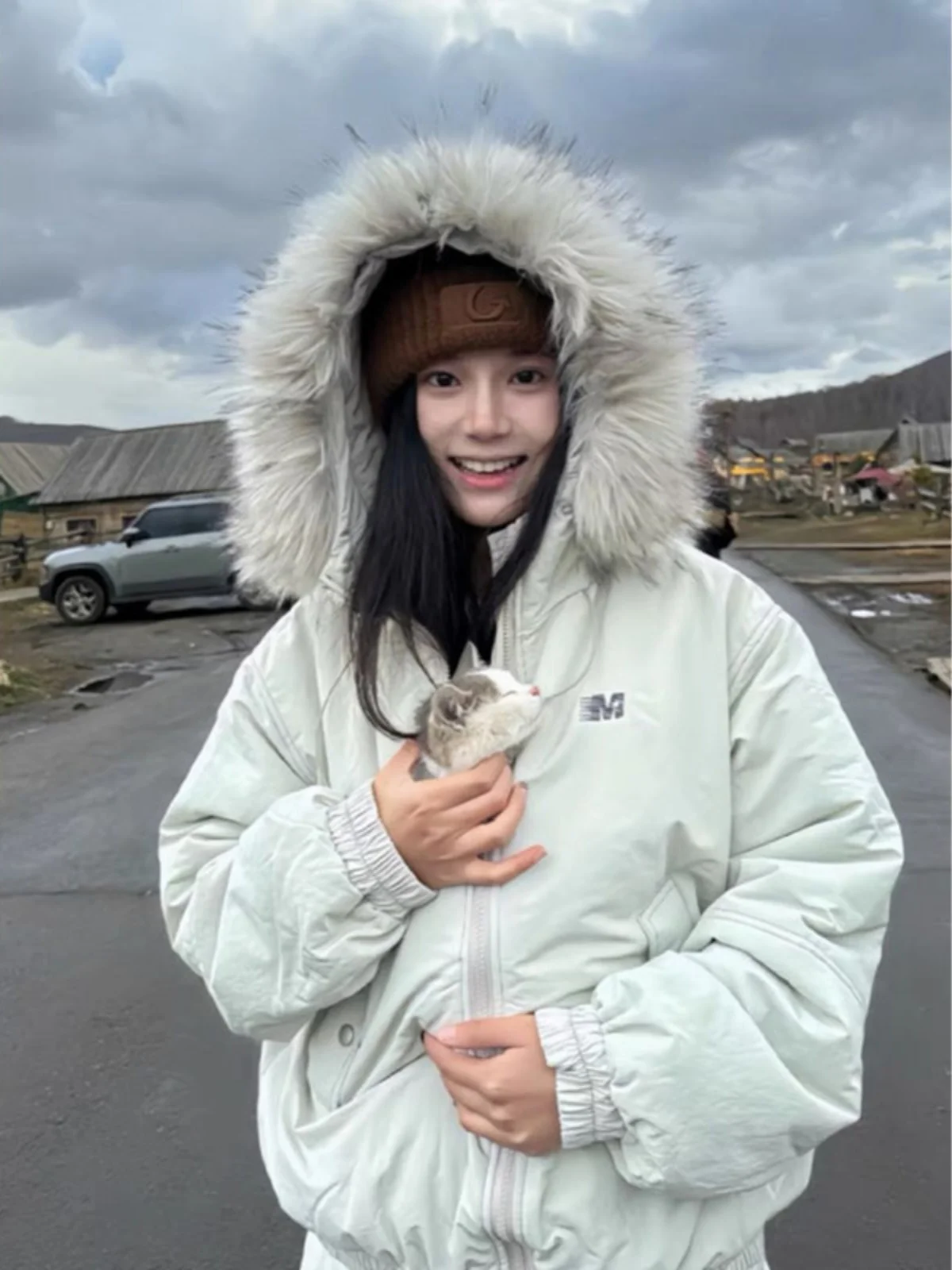 Утепленная парка-пуховик для мужчин: зимнее теплое хлопковое пальто с меховым воротником, молодежная модная верхняя одежда
Утепленная парка-пуховик для мужчин: зимнее теплое хлопковое пальто с меховым воротником, молодежная модная верхняя одежда