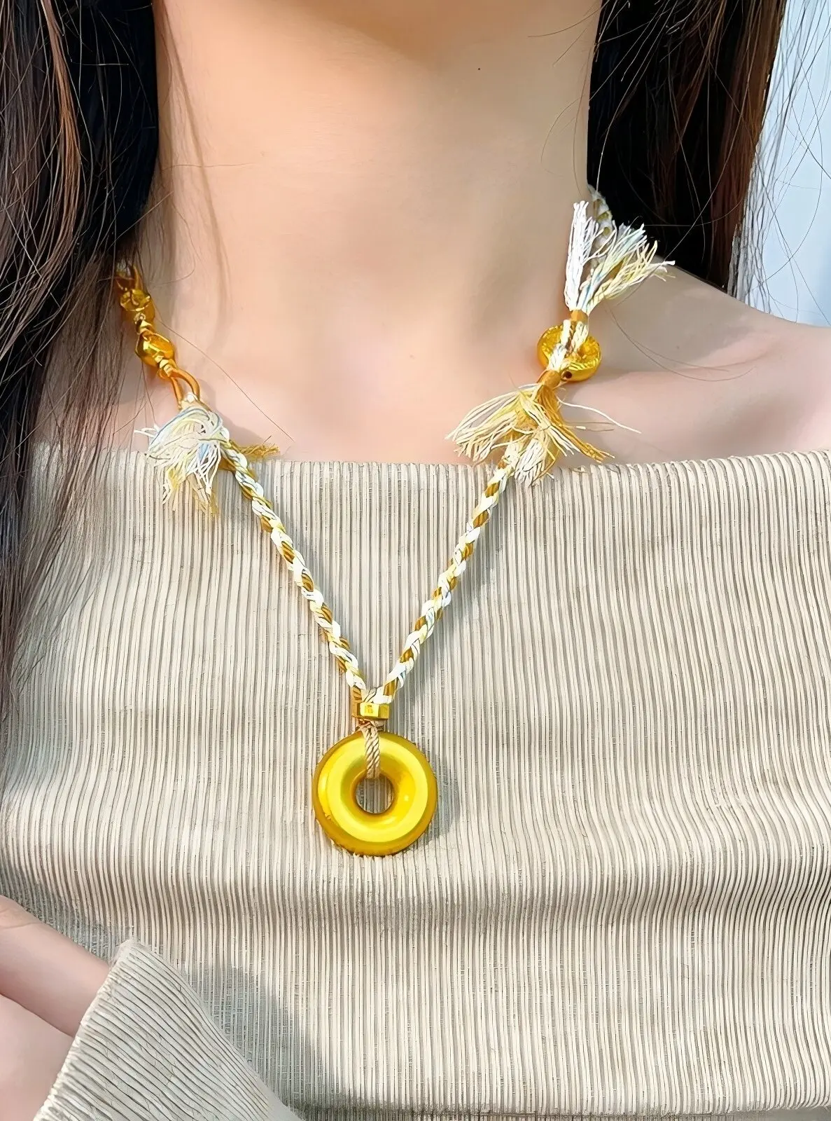 999—24K Gold Ancient Safety Buckle Pendant Solid Plain Heritage Pendant Sweater Chain as a Gift for Your Girlfriend
999—24K Gold Ancient Safety Buckle Pendant Solid Plain Heritage Pendant Sweater Chain as a Gift for Your Girlfriend