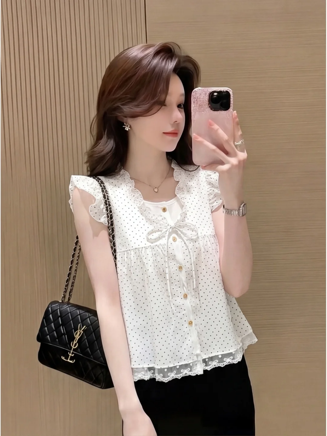 Sweet White Fake Two-Piece Polka Dot Lace Shirt Women's Summer Korean Version Age-Defying Knot Top
Sweet White Fake Two-Piece Polka Dot Lace Shirt Women's Summer Korean Version Age-Defying Knot Top