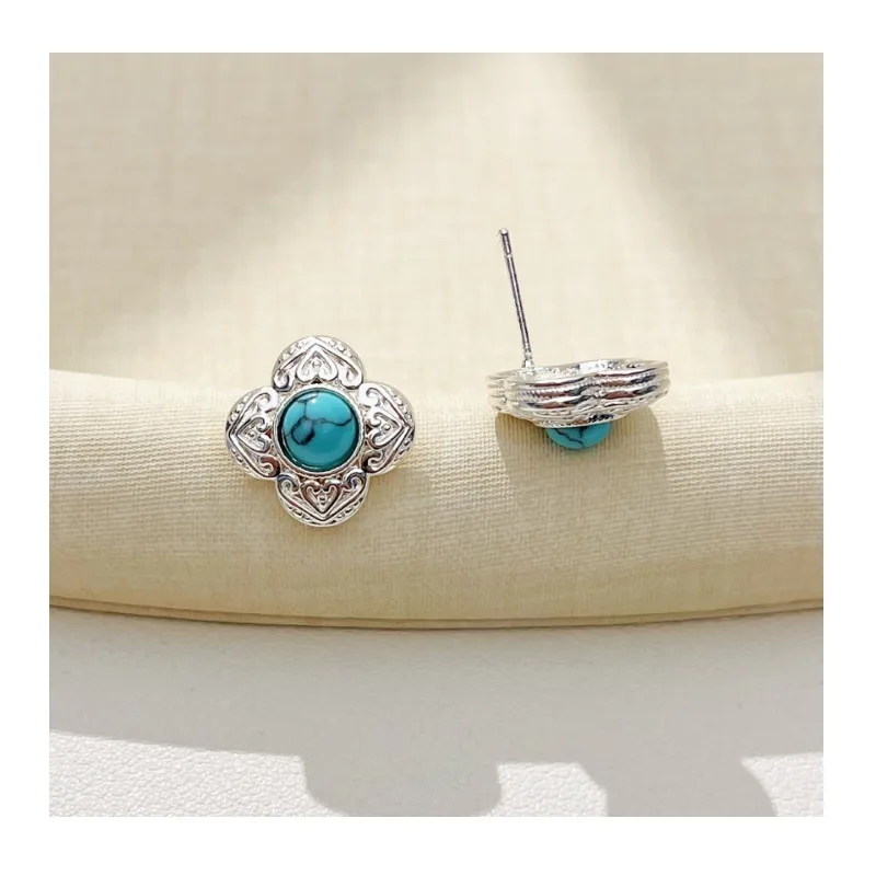 Light Luxury High-end Lake Turquoise Stud Earrings Fashion Niche Silver Needle Pattern Earrings
Light Luxury High-end Lake Turquoise Stud Earrings Fashion Niche Silver Needle Pattern Earrings