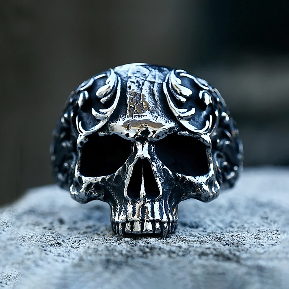 316L Stainless Steel Skull Rings Biker Amulet Jewelry ,Fashion Vintage Gothic Carved Skull Ring for Men Women Punk Hip Hop
316L Stainless Steel Skull Rings Biker Amulet Jewelry ,Fashion Vintage Gothic Carved Skull Ring for Men Women Punk Hip Hop