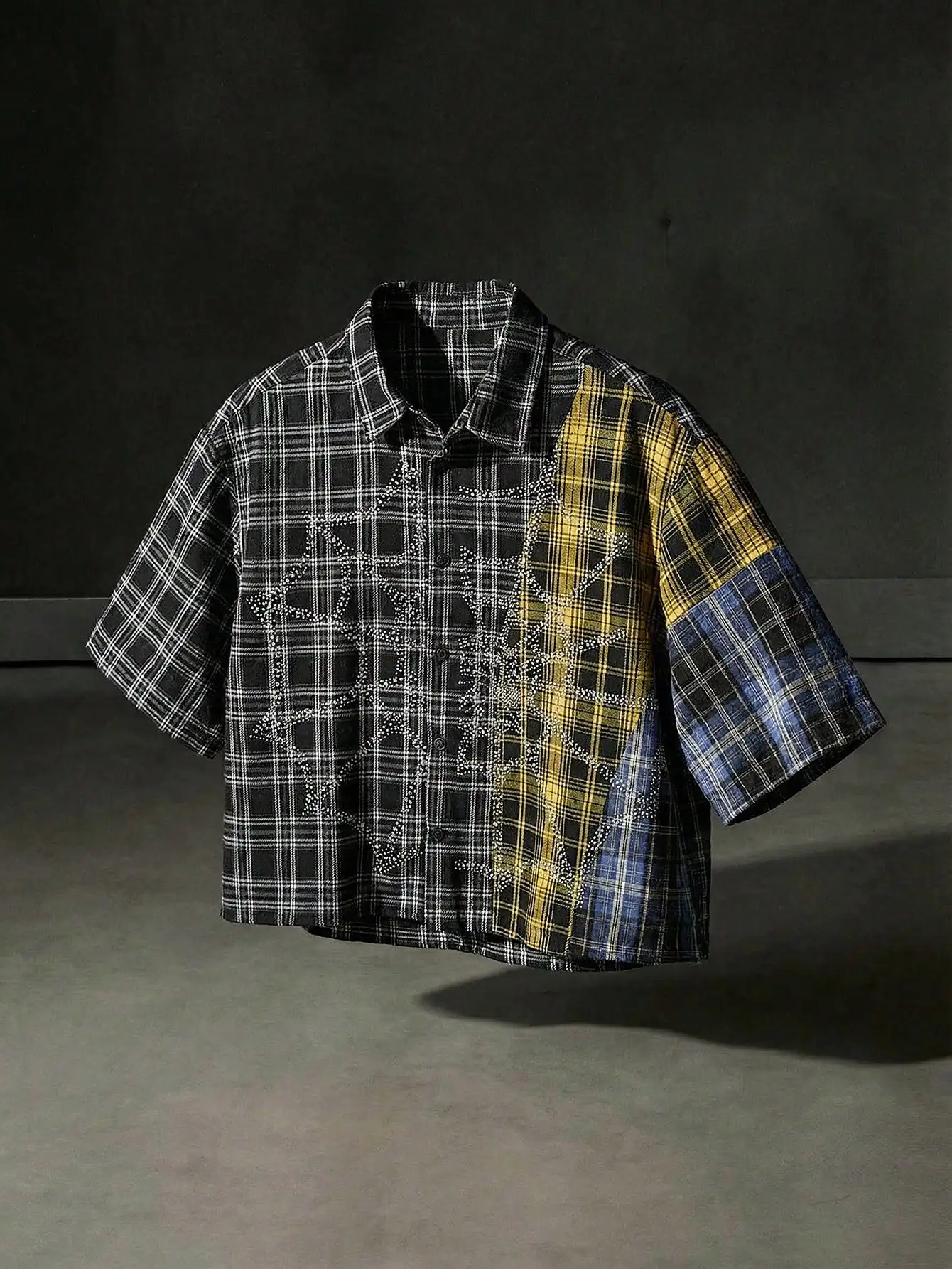 Mens Plaid Patchwork Short Sleeve Shirt With Rhinestone Spider Web Embellishment
Mens Plaid Patchwork Short Sleeve Shirt With Rhinestone Spider Web Embellishment