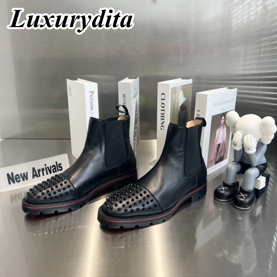 Top High Quality Men Trendy Casual Boots Luxury Mens Real Leather boots Size 39-47 Designr Red Soled Business dress Ankle boots
Top High Quality Men Trendy Casual Boots Luxury Mens Real Leather boots Size 39-47 Designr Red Soled Business dress Ankle boots