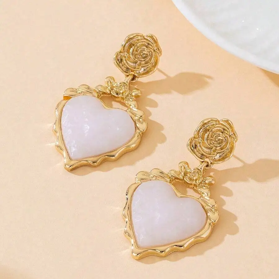 Vintage Elegant White Heart Pendant Earrings For Party Wear
Vintage Elegant White Heart Pendant Earrings For Party Wear