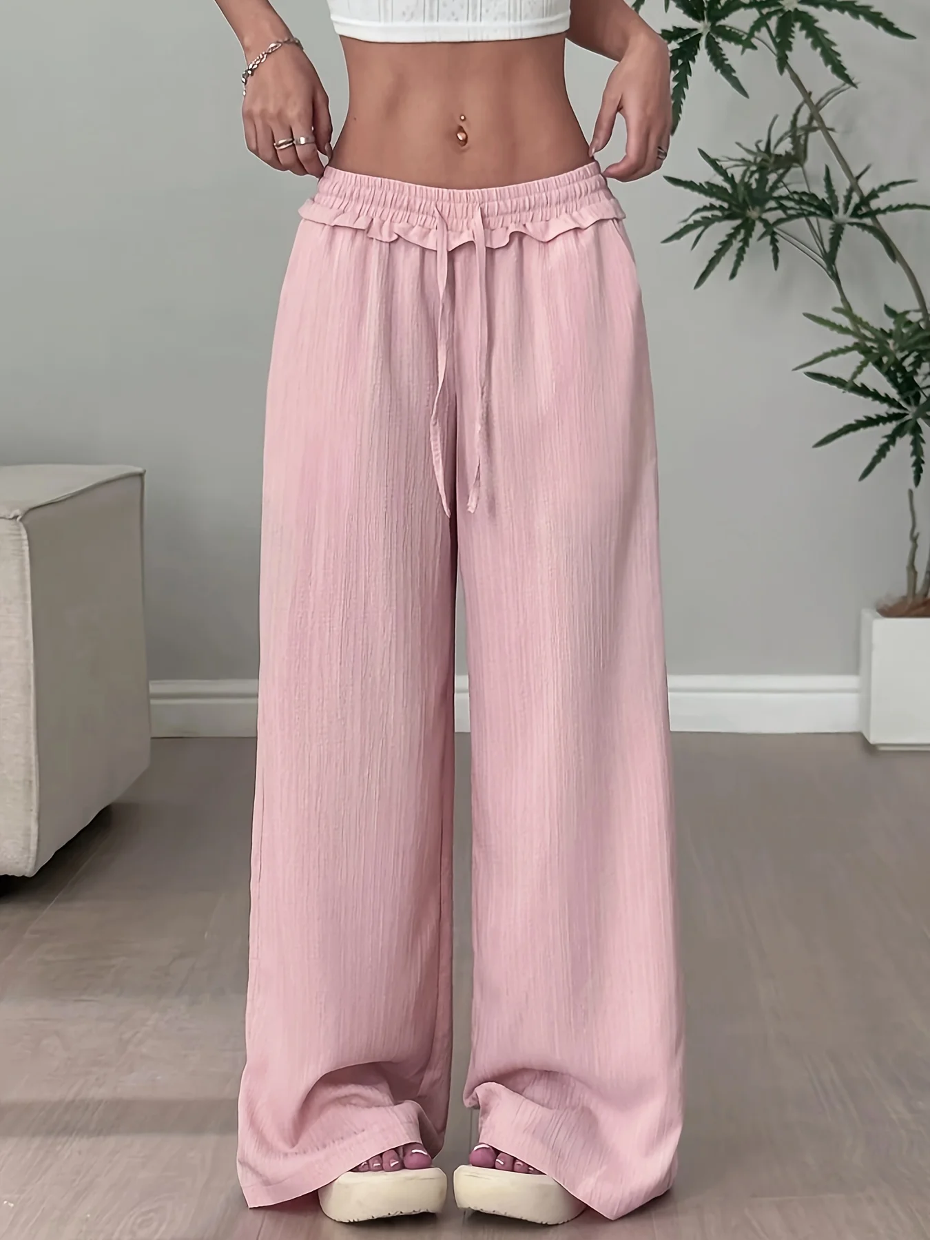 Casual and elegant American dopamine outfit with wide legs and loose fit, niche design, lazy style, wide leg pants, long pants
Casual and elegant American dopamine outfit with wide legs and loose fit, niche design, lazy style, wide leg pants, long pants