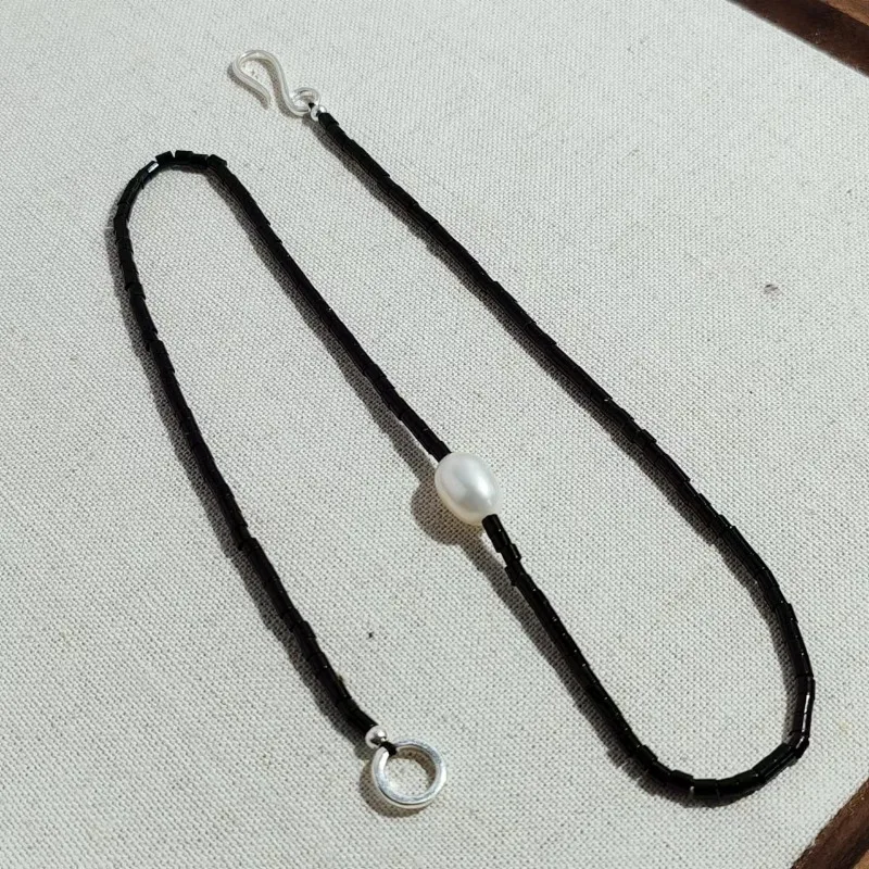 Natural Black Agate Beaded Necklace Women's Versatile High Sense New Chinese Retro Round Bead Chain Collarbone Chain
Natural Black Agate Beaded Necklace Women's Versatile High Sense New Chinese Retro Round Bead Chain Collarbone Chain