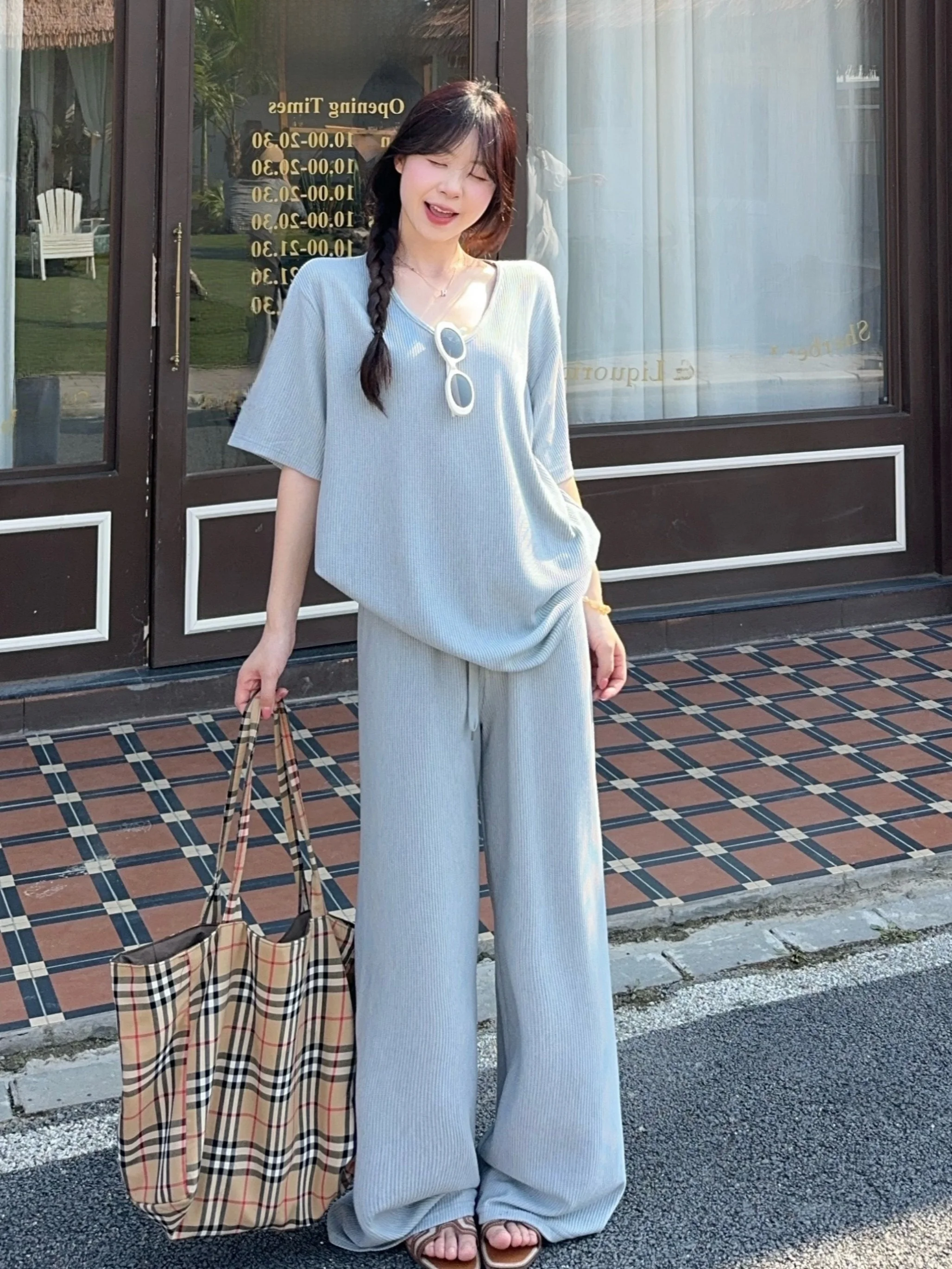 plus Size Women's Korean Style Summer New Arrival Short Sleeve Top And Wide Leg Pants Two Piece Set Breathable Casual Fashion
plus Size Women's Korean Style Summer New Arrival Short Sleeve Top And Wide Leg Pants Two Piece Set Breathable Casual Fashion