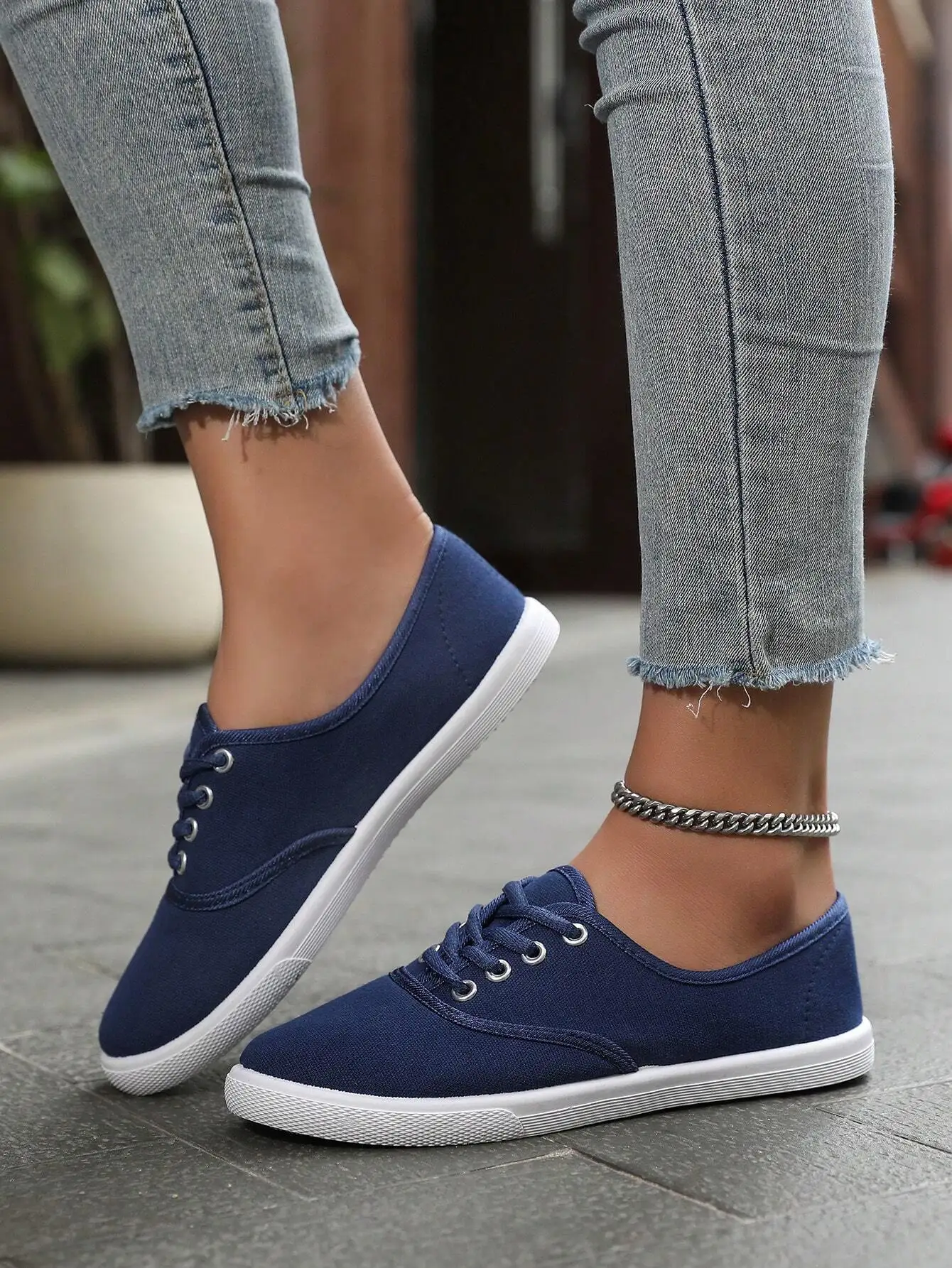 Solid Color Round Toe Low Top Canvas Shoes Breathable Anti Slip Lace Up Classic Comfortable Flat Casual Walking Sneakers
Solid Color Round Toe Low Top Canvas Shoes Breathable Anti Slip Lace Up Classic Comfortable Flat Casual Walking Sneakers