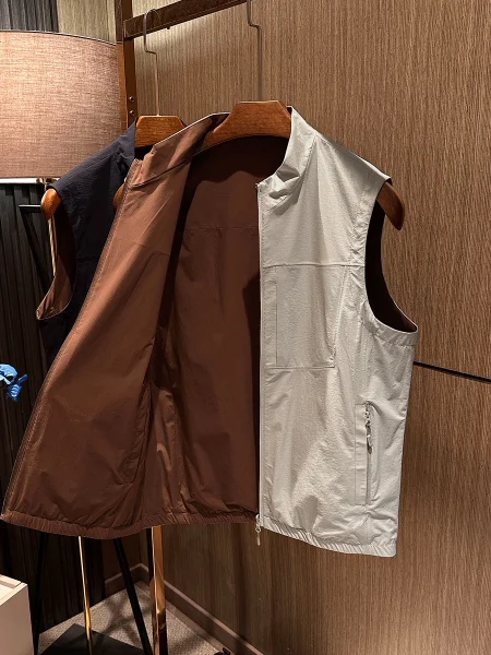 Double-Sided Wearable High-End Men's Vest Stand Spring New Sle Versatile Comfortable Breathable Casual Faion Vest
Double-Sided Wearable High-End Men's Vest Stand Spring New Sle Versatile Comfortable Breathable Casual Faion Vest