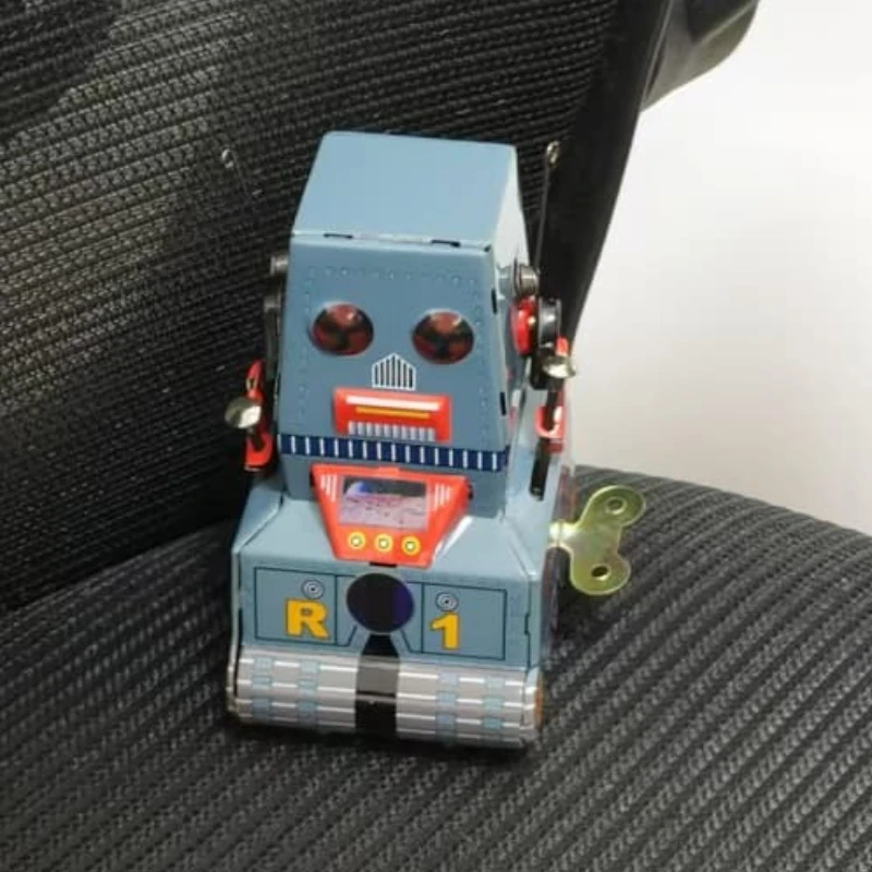 Classic Collection Retro Clockwork Metal Walking Tin Tank Moon Probe Robot Recall Mechanical Wind Up Toy Kids Gift
Classic Collection Retro Clockwork Metal Walking Tin Tank Moon Probe Robot Recall Mechanical Wind Up Toy Kids Gift