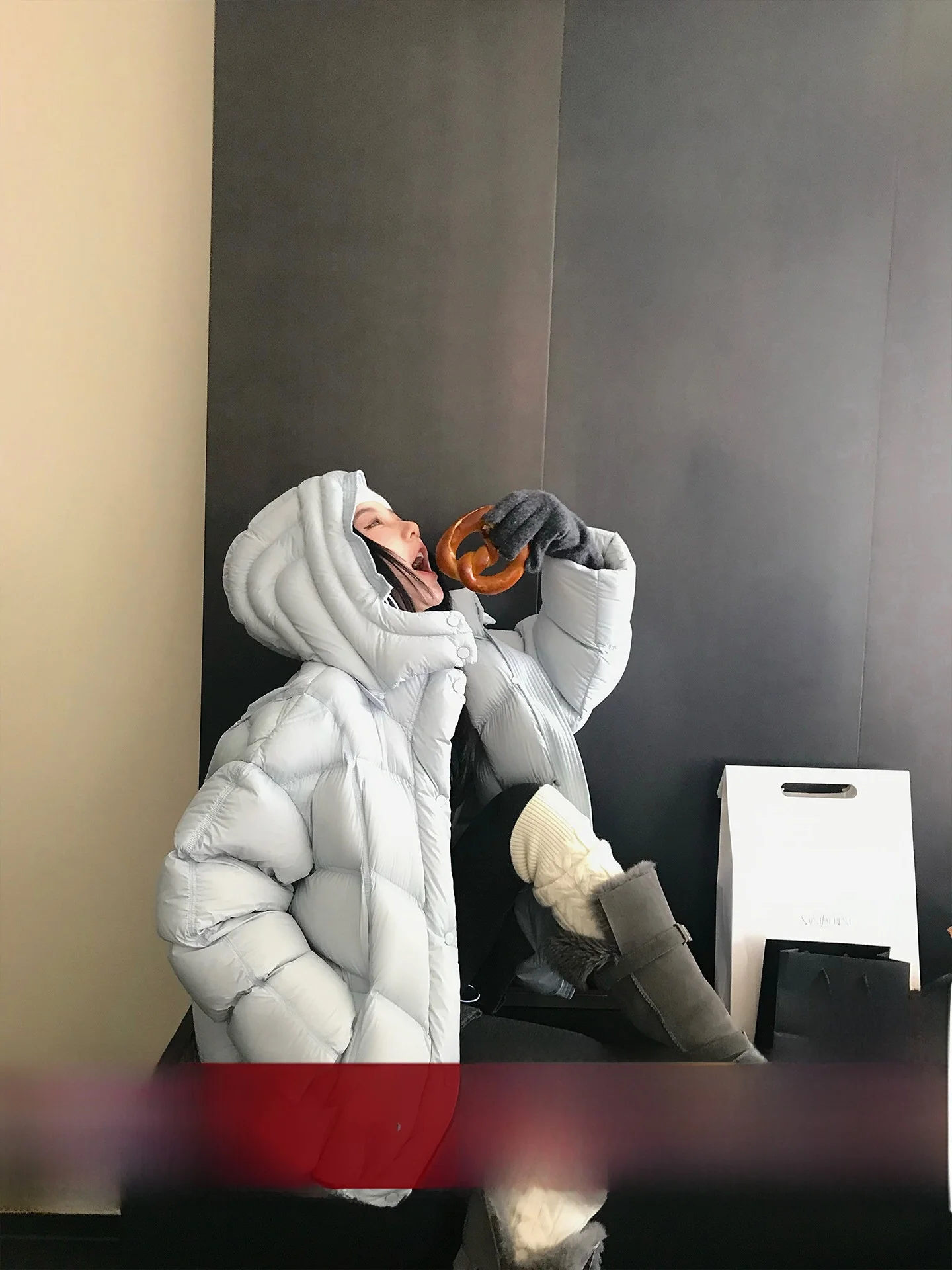 Утепленная белая пуховая куртка с капюшоном, теплая женская верхняя одежда из нейлона, с длинными рукавами, стандартной длины, однотонная
Утепленная белая пуховая куртка с капюшоном, теплая женская верхняя одежда из нейлона, с длинными рукавами, стандартной длины, однотонная