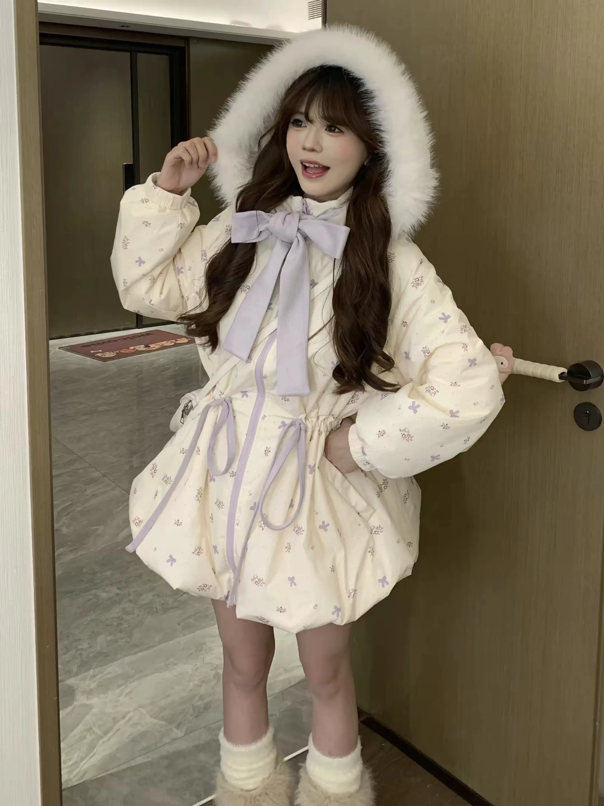 Sweet Sle Women's Cotton Jaet Thiened Winter Coat with Large Fur Collar And Waist-Cinching Design Non-Bulky Hooded
Sweet Sle Women's Cotton Jaet Thiened Winter Coat with Large Fur Collar And Waist-Cinching Design Non-Bulky Hooded