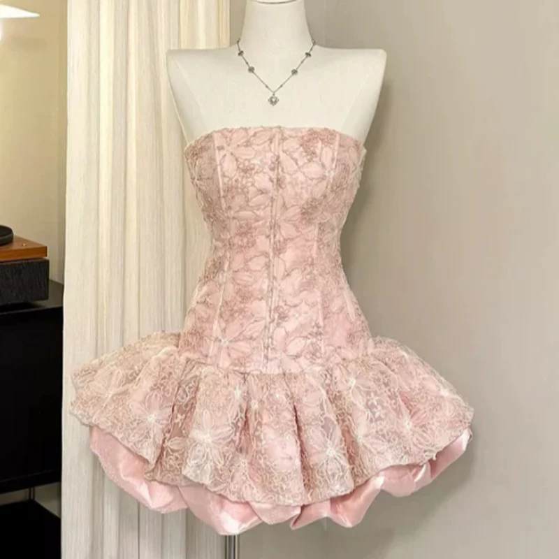 Pink Elegant Princess Strapless Mini Dress Lace Bud Puff Dress Skirt Is on The Shorter Side Recommended for Shorter Individuals
Pink Elegant Princess Strapless Mini Dress Lace Bud Puff Dress Skirt Is on The Shorter Side Recommended for Shorter Individuals