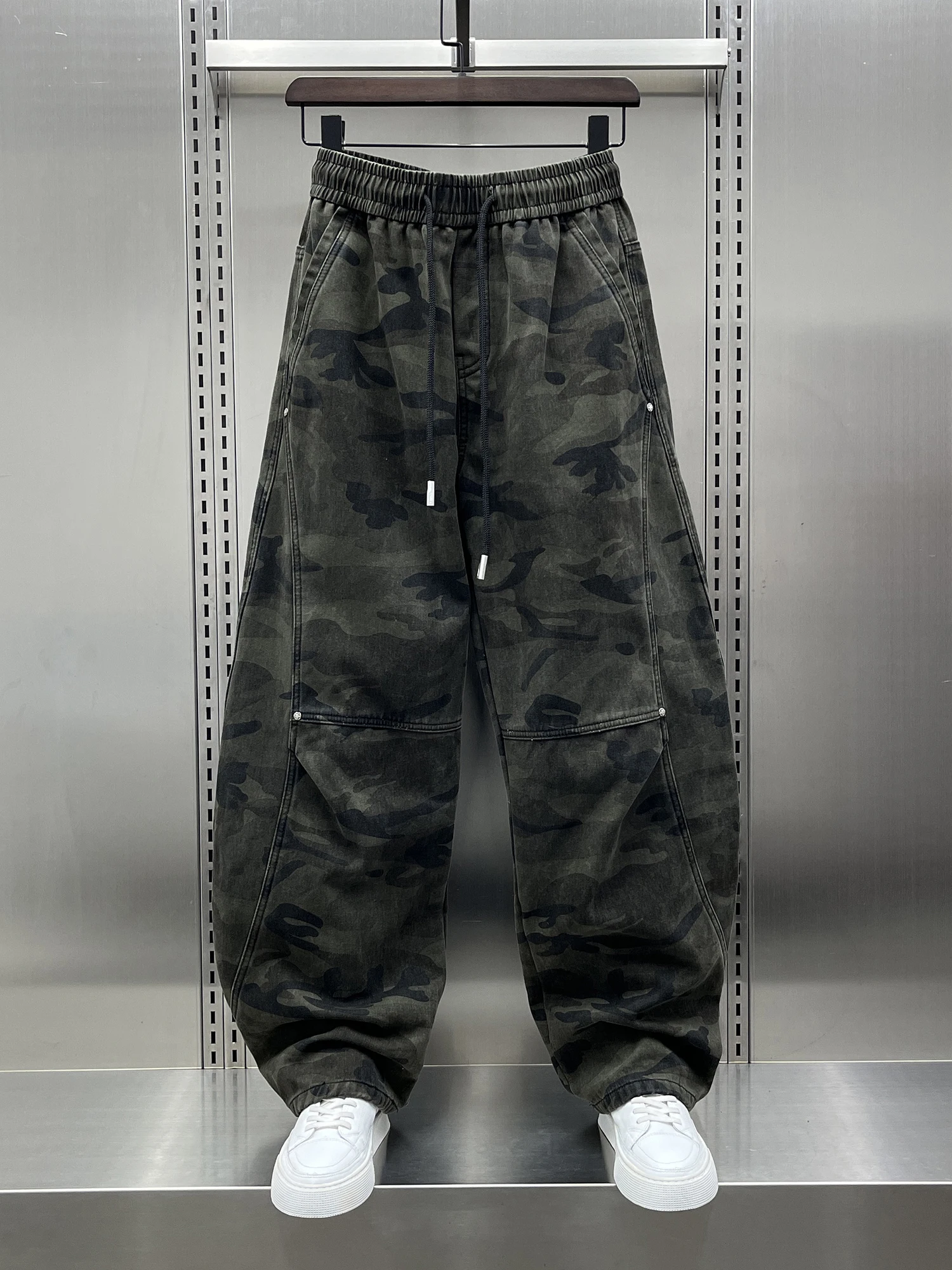 Модные камуфляжные прямые брюки на флисовой подкладке, мужские свободные повседневные спортивные брюки, осенне-зимняя новинка
Модные камуфляжные прямые брюки на флисовой подкладке, мужские свободные повседневные спортивные брюки, осенне-зимняя новинка