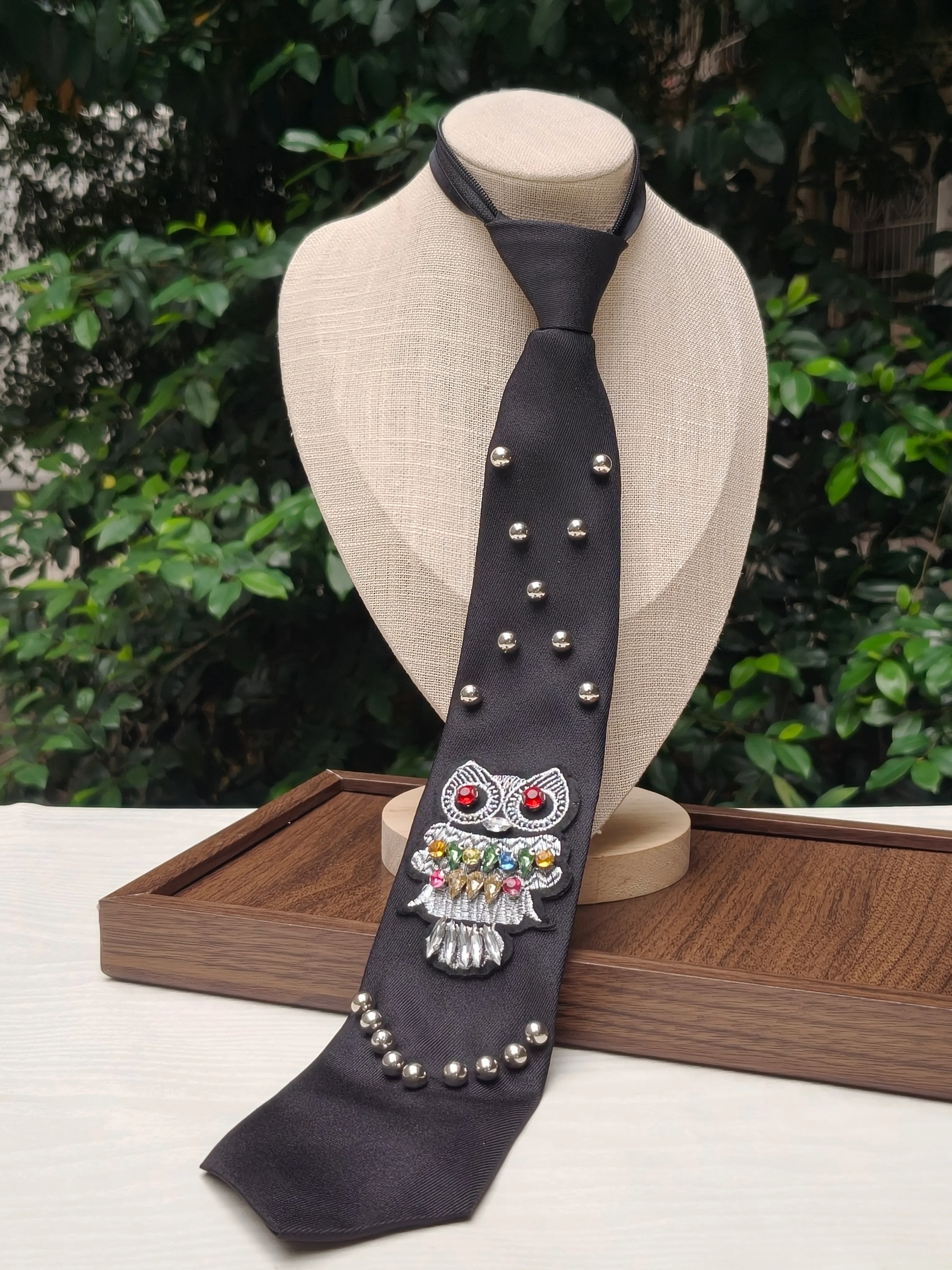 Punk-Style Rivet and Rhinestone Owl Tie, Unisex Accessory That Doesn'T Require Tying
Punk-Style Rivet and Rhinestone Owl Tie, Unisex Accessory That Doesn'T Require Tying