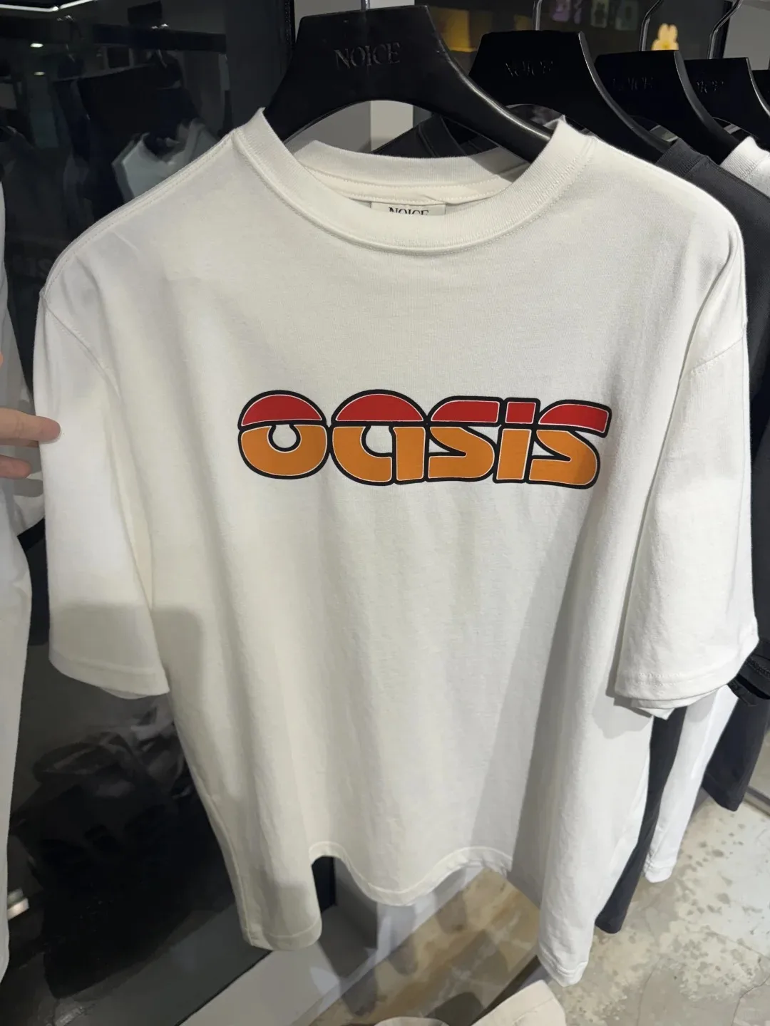 Летняя винтажная черная футболка с графическим рисунком Oasis Band, футболка в стиле ретро-рок, женская повседневная хлопковая уличная одежда, модный топ унисекс 
Летняя винтажная черная футболка с графическим рисунком Oasis Band, футболка в стиле ретро-рок, женская повседневная хлопковая уличная одежда, модный топ унисекс