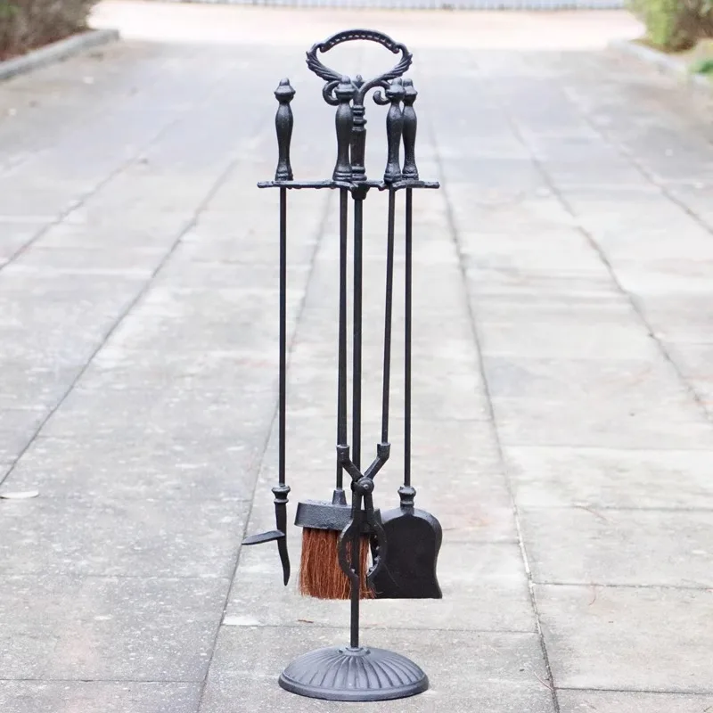 Чугунный набор аксессуаров для камина с щипцами для покера, подставкой и лопаткой для метлы для уборки кухонь, плитой, каминами, огнями
Чугунный набор аксессуаров для камина с щипцами для покера, подставкой и лопаткой для метлы для уборки кухонь, плитой, каминами, огнями