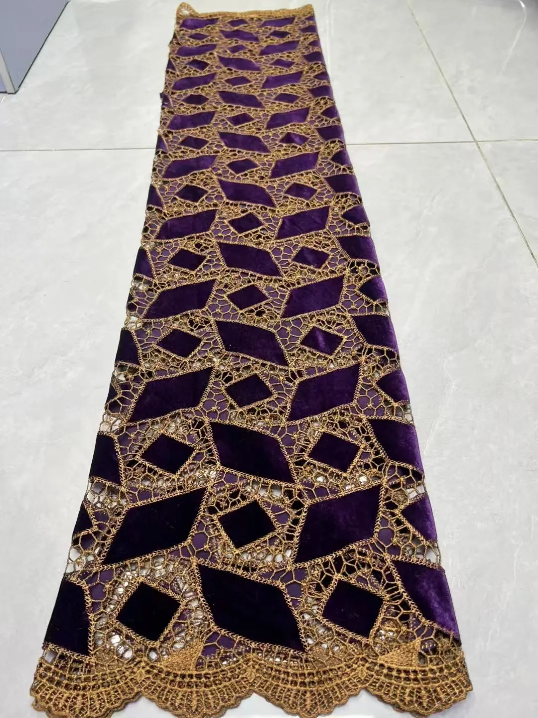 Роскошная нигерийская бархатная ткань из гипюра, новинка 2023 года, новейший африканский французский стиль для женщин, свадебные платья, шитье
Роскошная нигерийская бархатная ткань из гипюра, новинка 2023 года, новейший африканский французский стиль для женщин, свадебные платья, шитье