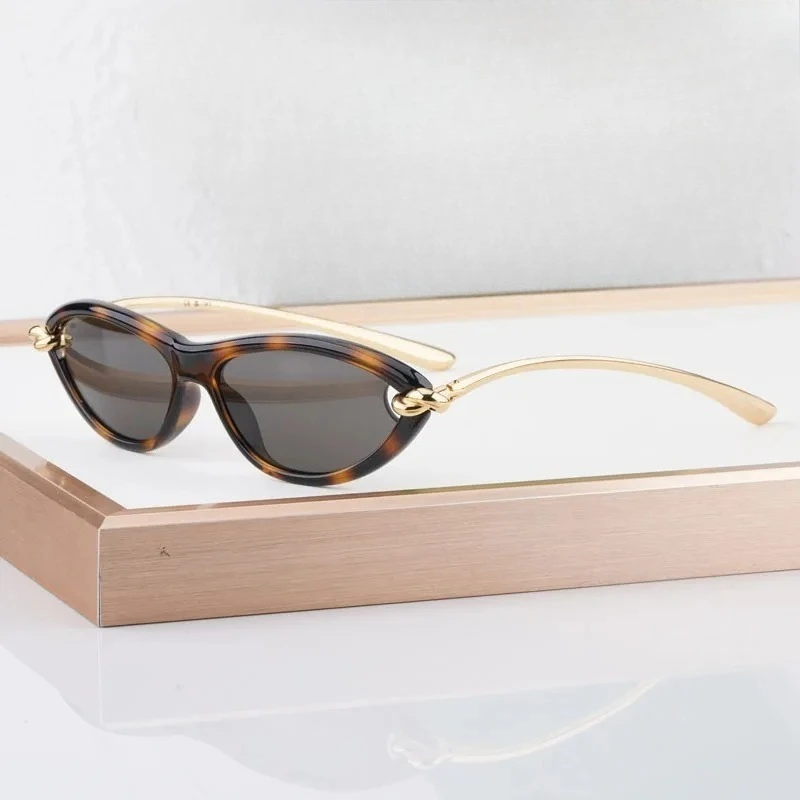 Women's Sunglasses Alloy Acetate Fashion High Street Men UV400 with Case Brand Female High Quality Ins 1390S Cat Eye Designer
Women's Sunglasses Alloy Acetate Fashion High Street Men UV400 with Case Brand Female High Quality Ins 1390S Cat Eye Designer