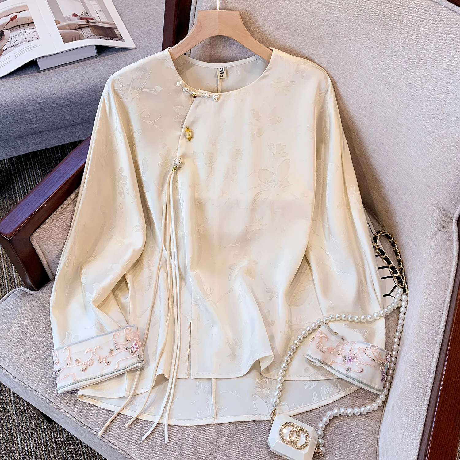Handmade Silk Satin Long Sleeve round Neck Women's Shirt Chinese National Style New Product Breathable Skin-friendly Loose Fit
Handmade Silk Satin Long Sleeve round Neck Women's Shirt Chinese National Style New Product Breathable Skin-friendly Loose Fit