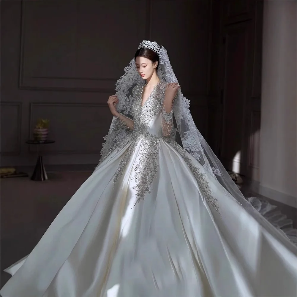 Long Sleeved Satin V-lord Wedding Dress For Brides High-end Beaded Heavy Industry Retro French Style Small Stature Customized
Long Sleeved Satin V-lord Wedding Dress For Brides High-end Beaded Heavy Industry Retro French Style Small Stature Customized