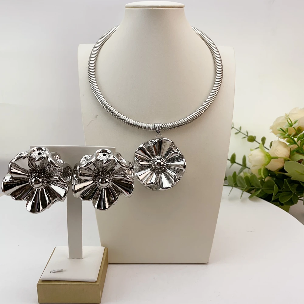 Dubai Jewelry Set Irregular Design Hoop Earrings and Pendant 2PCS Set for Weddings Bridal Necklace Earrings Accessory FHK28794
Dubai Jewelry Set Irregular Design Hoop Earrings and Pendant 2PCS Set for Weddings Bridal Necklace Earrings Accessory FHK28794