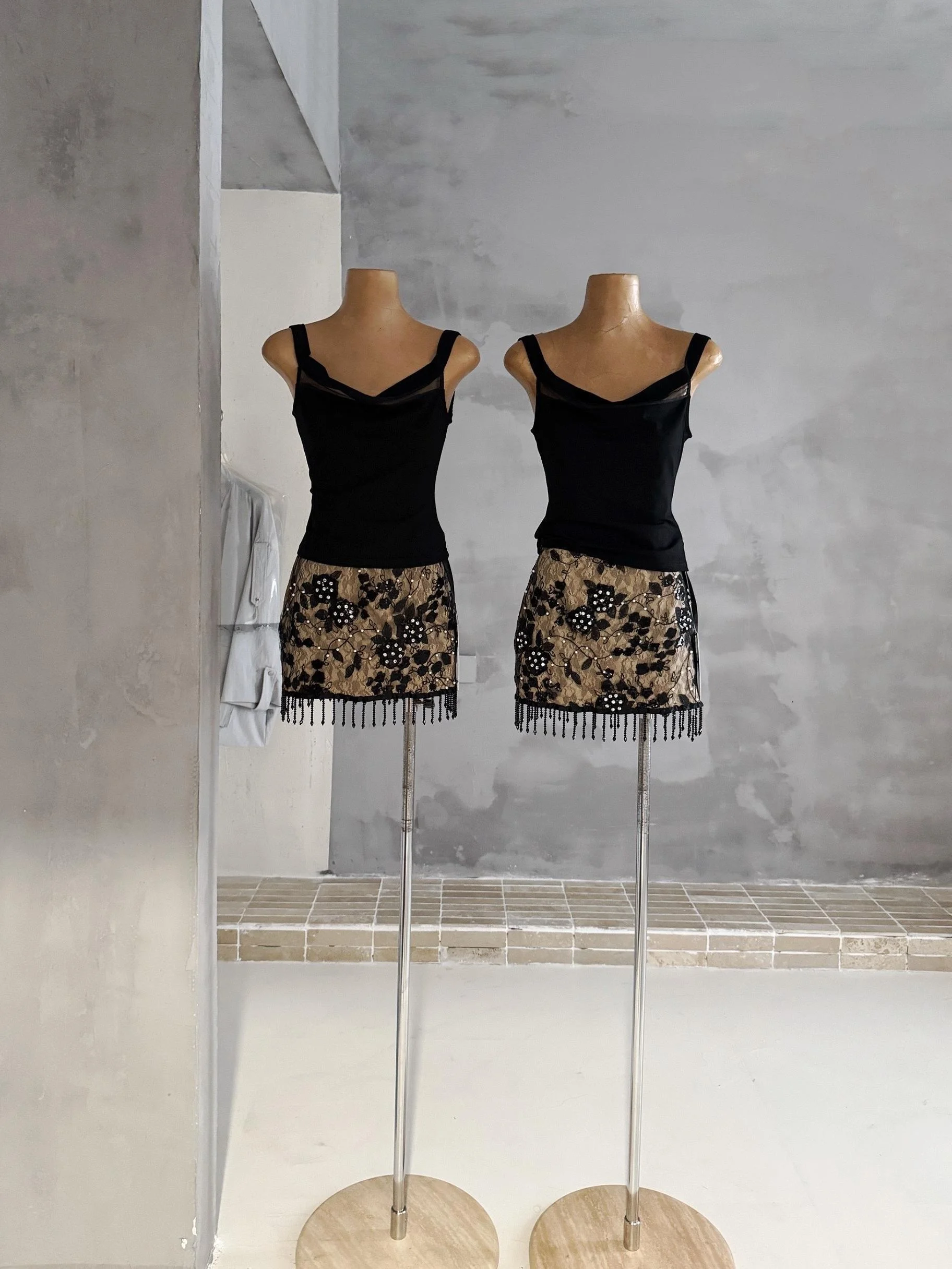 Floral Trim Short Halter Skirt Set Women's Handmade Tassel Elegant Style Summer Collection 18-25 Years Olds Two-Piece Suit
Floral Trim Short Halter Skirt Set Women's Handmade Tassel Elegant Style Summer Collection 18-25 Years Olds Two-Piece Suit