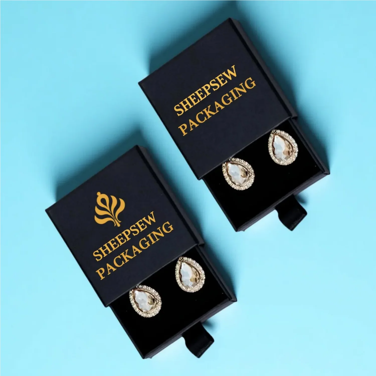 Персонализированная фиолетовая шкатулка для драгоценностей из 20 шт. с мешочком из микрофибры: набор упаковки с логотипом
Персонализированная фиолетовая шкатулка для драгоценностей из 20 шт. с мешочком из микрофибры: набор упаковки с логотипом