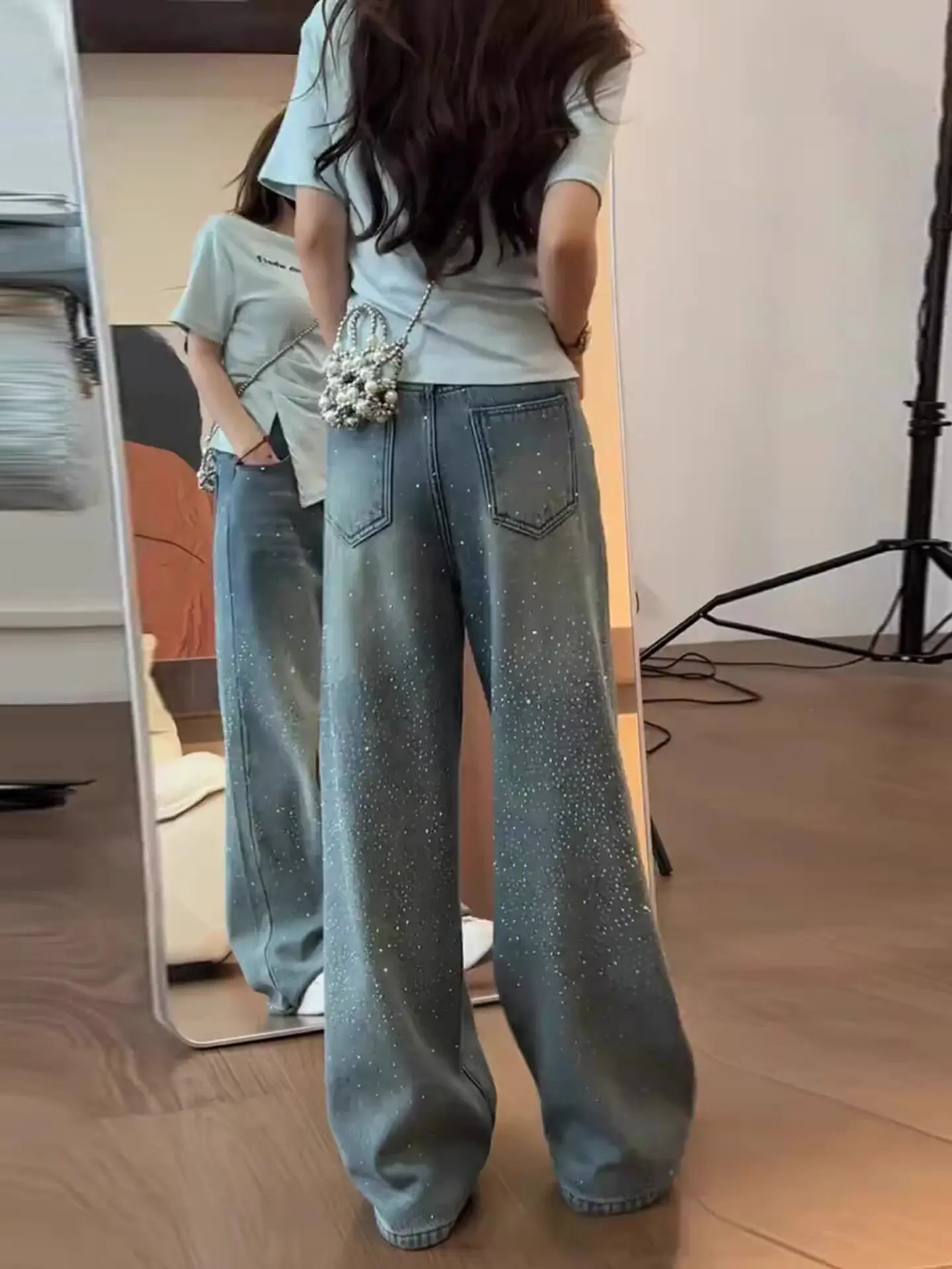 High Waist Wide Leg Denim Jeans Women's Summer New Flashing Straight Leg Pants Double Sided Star Rhinestones Vintage Style
High Waist Wide Leg Denim Jeans Women's Summer New Flashing Straight Leg Pants Double Sided Star Rhinestones Vintage Style