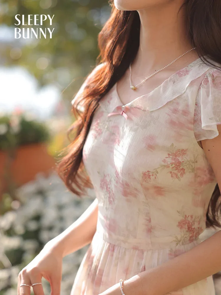 Women Summer Floral Chiffon Maxi Dress Slim Fit Sweet V-Neck Short Sleeve Long Dress with Ruffle Hem Elegant Lightweight Design
Women Summer Floral Chiffon Maxi Dress Slim Fit Sweet V-Neck Short Sleeve Long Dress with Ruffle Hem Elegant Lightweight Design