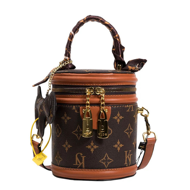 Новинка 2025, цилиндрическая сумка через плечо, дизайнерская сумка-ведро, женская роскошная сумка через плечо в винтажном стиле с верхней ручкой
Новинка 2025, цилиндрическая сумка через плечо, дизайнерская сумка-ведро, женская роскошная сумка через плечо в винтажном стиле с верхней ручкой