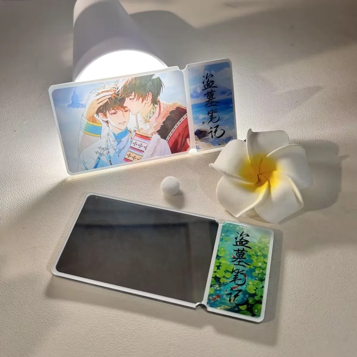 Портативное зеркало с линзой Grave Robbery Notes «Wu Xie Zhang Qiling», подвесное зеркало высокой четкости, акриловое зеркало для рисования
Портативное зеркало с линзой Grave Robbery Notes «Wu Xie Zhang Qiling», подвесное зеркало высокой четкости, акриловое зеркало для рисования