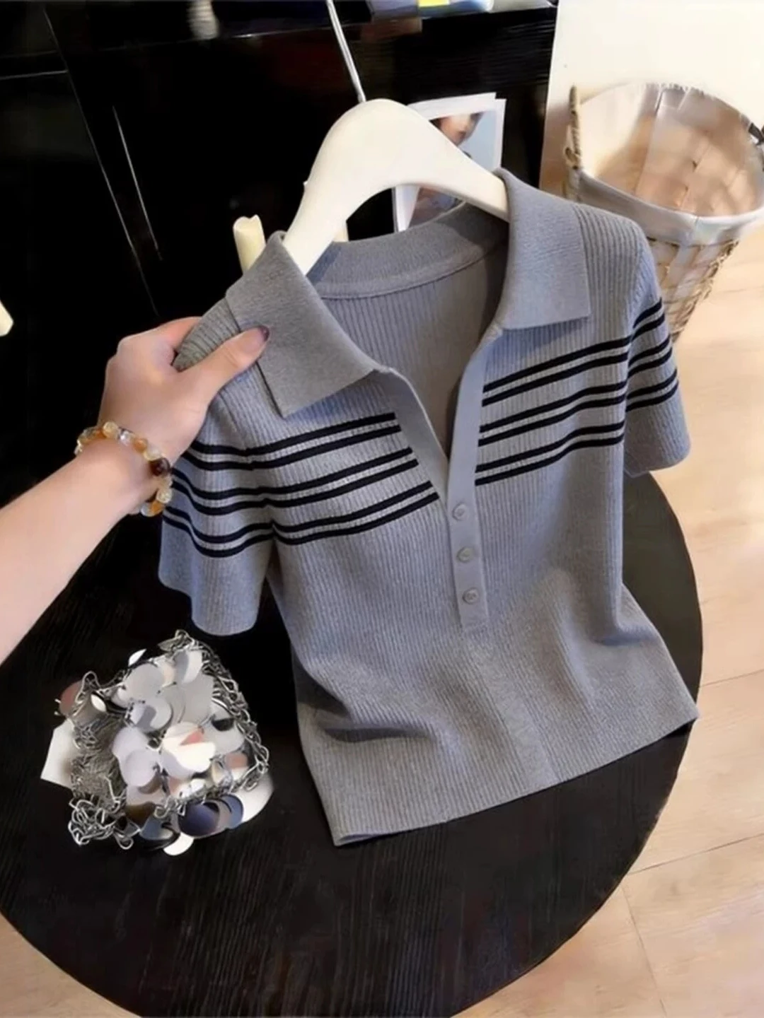 Slim Fit Women's Neck Short Sleeve Striped T-Shirt Korean Style Commute Fashion plus Size Knitted Top Summer Wear
Slim Fit Women's Neck Short Sleeve Striped T-Shirt Korean Style Commute Fashion plus Size Knitted Top Summer Wear