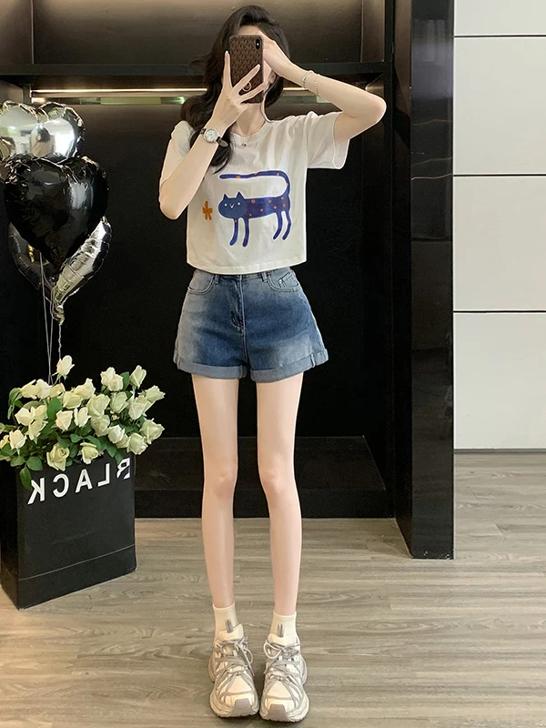 Summer Casual Sportswear Set Women's Active Age-Defying Short Sleeve T-Shirt Denim Shorts Two-Piece Set Cotton round Neck Ove...
Summer Casual Sportswear Set Women's Active Age-Defying Short Sleeve T-Shirt Denim Shorts Two-Piece Set Cotton round Neck Ove...
