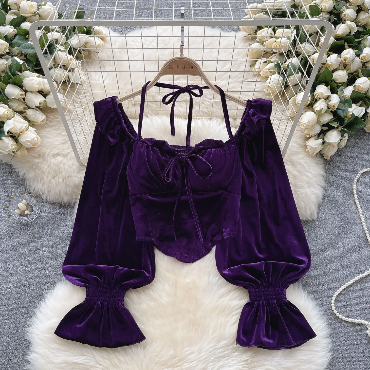 Light High-End Feeg, Hanging Neck Strap, One Shoulder Shirt, Women's Autumn And Winter, Wooden Ear Edge Strap Design, 
Light High-End Feeg, Hanging Neck Strap, One Shoulder Shirt, Women's Autumn And Winter, Wooden Ear Edge Strap Design,