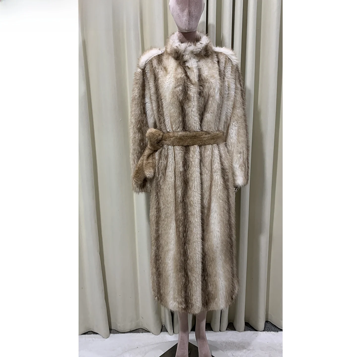 Nerazzurri Women's Long Loose Fashion Striped Faux Fur Coat Elegant Style Thickened Polyester Stand Collar Sleeve
Nerazzurri Women's Long Loose Fashion Striped Faux Fur Coat Elegant Style Thickened Polyester Stand Collar Sleeve