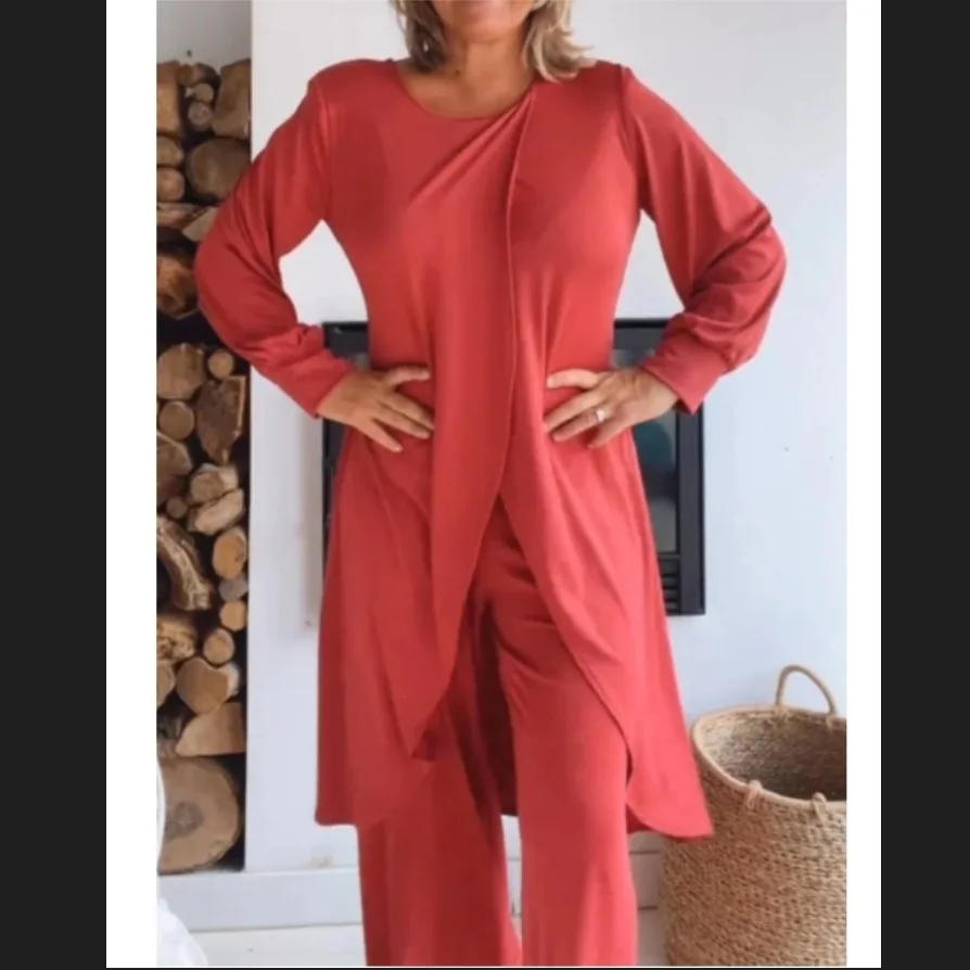 2025 New Women's 2-piece Set O-neck Long-sleeved T-shirt Elastic Waist Irregular Cross Fashion Elegant Wide-leg Pants Set
2025 New Women's 2-piece Set O-neck Long-sleeved T-shirt Elastic Waist Irregular Cross Fashion Elegant Wide-leg Pants Set