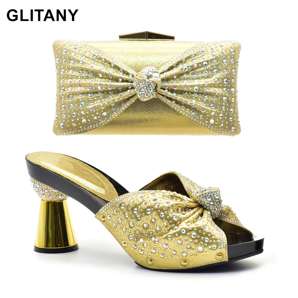 New Arrival Italian Women Wedding Shoes and Bag Set Decorated with Rhinestone Africa Shoe and Bags Set for Party Plus Size 43
New Arrival Italian Women Wedding Shoes and Bag Set Decorated with Rhinestone Africa Shoe and Bags Set for Party Plus Size 43