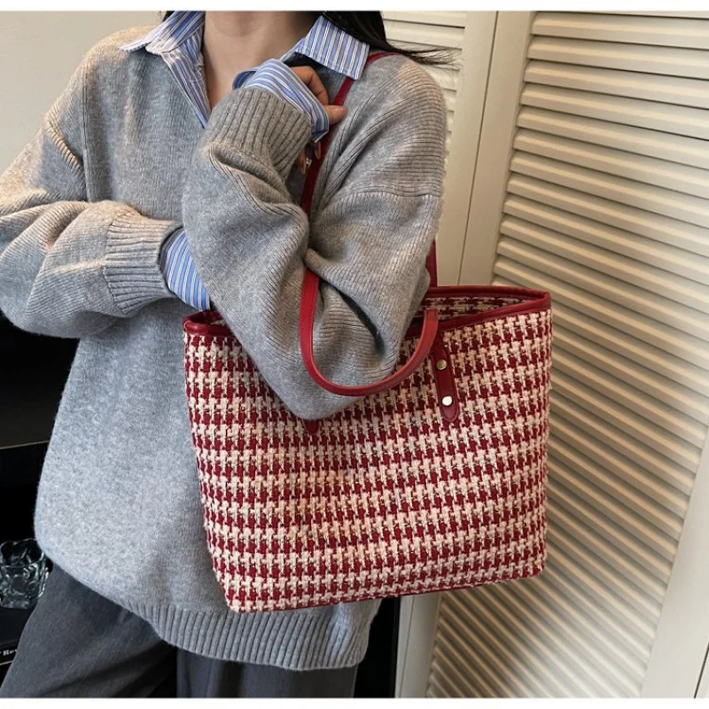 High-End Women's Handbag Made Of Geo-Printed Leather Boasting Trendy Design And Paris Vintage Stylish Look
High-End Women's Handbag Made Of Geo-Printed Leather Boasting Trendy Design And Paris Vintage Stylish Look